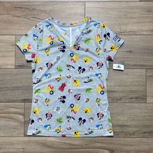 Disney Parks Womens 2020 Mickey & Friends Short Sleeve Tee Size Small Gray